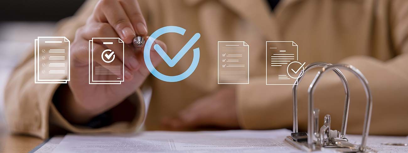 Acheteur rédigeant une clause de compétence DCE propreté dans son dossier de consultation